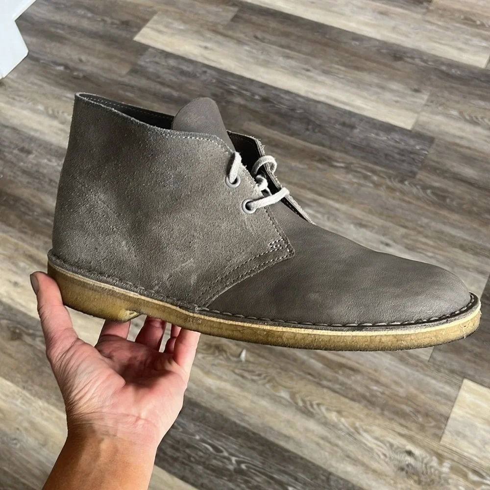 Clark’s gray suede leather chukka boots size 10